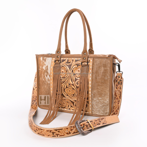 Sac fourre-tout en cuir de vachette style cowgirl western avec franges en daim et poils - Product Image 2