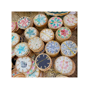 Ensemble de sous-verres en rotin et nacre faits à la main avec support, tapis de tasse écologiques tissés pour la décoration de la maison, des hôtels et des restaurants, vente en gros - Product Image 6