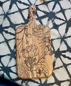 Planche à découper carrée en bois d'olivier de 1,5 cm d'épaisseur, résistante au lave-vaisselle, pour le petit-déjeuner, planche à charcuterie en bois, planche à découper Falak - Product Image 4