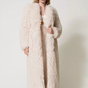 Abrigo Largo de Cuero Elegante y Cálido para Mujer, de Alta Calidad, con Peluche, Fabricado por Goletrace Enterprises - Product Image 4