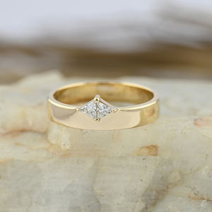 Diamants naturels avec bague de mariage et de fiançailles en or jaune massif 18 carats avec diamant triangulaire, bijoux indiens classiques pour les fêtes - Product Image 6