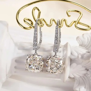 Boucles d'oreilles pour femmes en argent sterling 925 plaqué or blanc et jaune, serties de moissanite de qualité supérieure, taille coussin exquise - Product Image 1