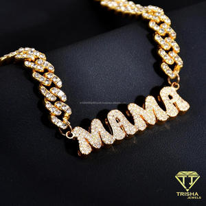 Colgante con Placa de Nombre BELLA de Diamante Moissanite Premium con Detalles de Piedras Brillantes y Cadena Cubana Personalizada - Product Image 2