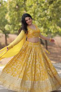 LEHENGA CHOLI de GEORGETTE con BORDADO DE DISEÑO y LENTEJUELAS con DUPATTA AMARILLA para Mujer, Hecho en India 76028 - Product Image 2