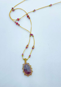 Collier en macramé rose et violet avec pendentif facetté, cordon jaune ajustable, perles, bijoux bohèmes artisanaux pour femme, idéal pour les fêtes - Product Image 3