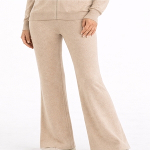 Ensemble de survêtement pour femme : veste zippée à capuche et pantalon large, style moderne, survêtement premium pour femme - Product Image 5