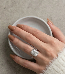 Anillo de compromiso y boda de moissanita con diseño floral y diamantes redondos para mujer, regalo hermoso - Product Image 3