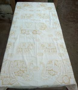 ผ้าปูโต๊ะปักมือด้วยดิ้นทอง ผ้าปูโต๊ะรับประทานอาหารปักมือ ของตกแต่งโต๊ะคริสต์มาสทำมือ - Product Image 1