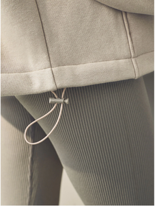 Ensemble de survêtement 2 pièces avec haut court à capuche à manches longues et pantalon de survêtement, veste zippée avec grandes poches, style tendance, vente flash, sweats à capuche en polaire - Product Image 5