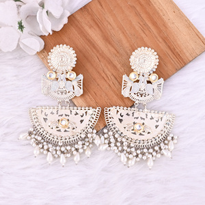 Pendientes Colgantes de Diseño Étnico con Piedras de Perla y Plata Alemana, Estilo Kundan - Product Image 4