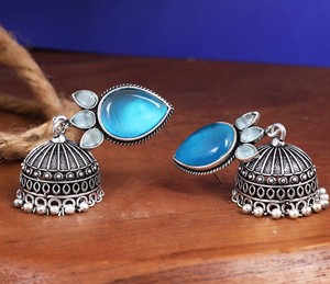 Pendientes Jhumka de Plata Oxidada con Piedra Azul, Hechos a Mano, Estilo Étnico Tradicional Indio, Pendientes Colgantes Boho - Product Image 4