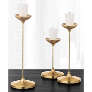 Porte-bougie en métal sophistiqué avec une finition dorée élégante et polie, adapté aux hôtels, cafés, restaurants et aux intérieurs de luxe - Product Image 4