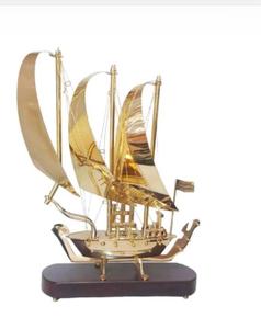 Modelo de Velero de Latón Hecho a Mano de Lujo, Diseño Art Deco, Ligero y Duradero, Decoración de Mesa para el Hogar, Oficina, Regalo de Inauguración, Diwali - Product Image 1