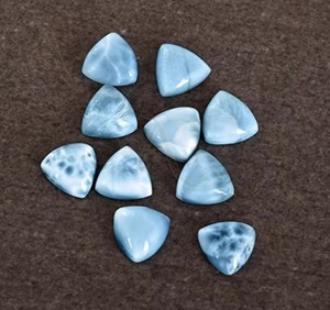 Larimar cabochon taille trillion, pierre précieuse bleue en vrac, pour la fabrication de bijoux en argent, dos plat, de 4 mm à 20 mm, pectolite bleu ciel - Product Image 5