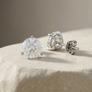Pendientes de Diamantes Cultivados en Laboratorio de 1 Quilate Cada Uno, con 3 Puntas, Certificados por IGI, Modernos, Estilo Martini, Hechos a Medida, Oro Blanco de 10k, 14k, 18k - Product Image 5