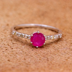 แหวนพลอยทับทิมธรรมชาติคุณภาพสูงพร้อมเพชร925สเตอร์ลิงเงินแฮนด์เมดเครื่องประดับชั้นดีสำหรับวันแม่ขายส่ง - Product Image 1