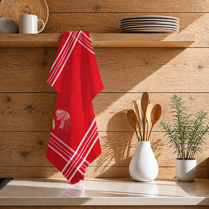 Nouvelle serviette de cuisine de Noël au design tendance en rouge, magnifique broderie, serviette de cuisine pour Noël. - Product Image 1