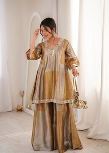 Impresionante Salwar Kameez Indio con Trabajo de Espejos, Ajuste Cómodo, Prendas Superior e Inferior Listas para Usar con Batwa para Fiestas Festivas, Ropa Elegante para Mujer - Product Image 2