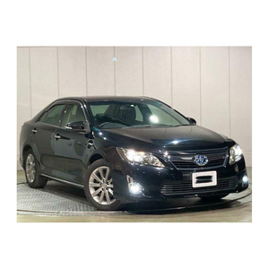 Toyota Camry sedán con consumo de combustible eficiente y conducción suave - Product Image 3