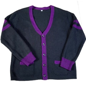 เสื้อคาร์ดิแกนถักไหมพรมสีทองโบราณและสีม่วงสำหรับผู้ชายแบบสั่งทำพิเศษ พร้อมแถบสีม่วงที่แขนเสื้อ ติดกระดุมหุ้มผ้าขนสัตว์/อะคริลิก เหมาะสำหรับใส่ในฤดูหนาว - Product Image 5