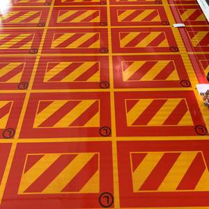 Diseño personalizado Tanzania vehículo reflejan pegatina amarillo rojo tiras Chevron reflectores placa camión signos hoja de vinilo reflectante - Product Image 2