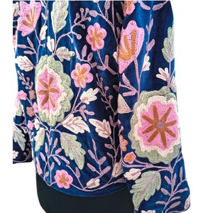 Chaqueta de Terciopelo Bordada a Mano con Diseño Suzani, Chaqueta Abierta con Arte Floral Suzani, Abrigo con Patrones Tribales - Product Image 5