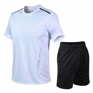 Uniforme de Fútbol Personalizado de Alta Calidad con Cuello Redondo para Hombre, 100% Poliéster, Transpirable, Absorbente de Humedad, Antibacteriano, para Invierno - Product Image 1