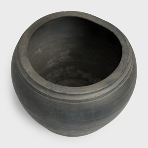 Pot en argile noire rustique, poterie en terre cuite, récipient décoratif fait main pour la décoration de la maison, du salon, de la cuisine, style farmhouse bohème - Product Image 2