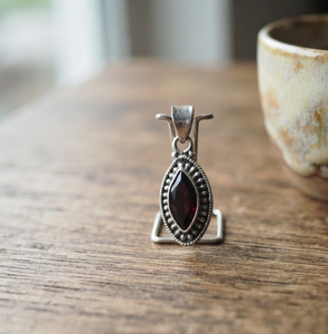 Pendentif en grenat marquise naturel, collier en argent sterling 925, charme en pierre précieuse, bijoux bohèmes faits à la main, plaqué or rose/jaune - Product Image 5