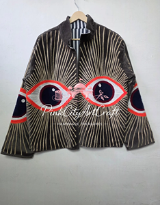 Veste d'hiver luxueuse pour femme, traditionnelle, artisanale, en velours matelassé et coton brodé, style bohème fusion, idéale pour les occasions festives. - Product Image 3