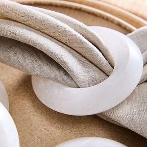 Elegantes Anillos de Servilleta de Resina con Artesanía Hecha a Mano para Decoración de Mesa de Boda Contemporánea - Product Image 3