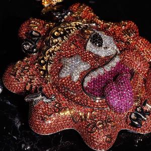 Colgante de Plata Personalizado Estilo Hip Hop con Diseño 3D de Animal de Dibujos Animados y Sol, con Diamantes Helados y Nano Rodio, con Moissanita, de la marca Art Icon - Product Image 2