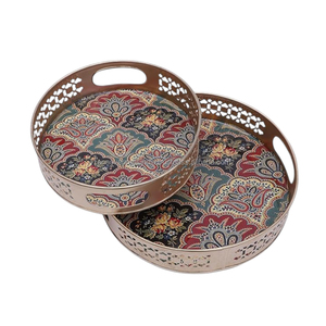 Lujosa y elegante bandeja para servir de hierro hecha a mano con elegante estampado de esmalte Ideal para servir té, café y Aperitivos en un diseño único - Product Image 4