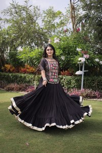 Lehenga Choli de Algodón Negro con Bordado Colorido, Traje Tradicional Indio para Bodas, para Mujer, Largo hasta el Suelo, Corte Holgado - Product Image 1