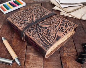 สมุดบันทึกหนังลายนูนรูปผีเสื้อ กระดาษขอบดิบโบราณ ขนาด 7x5 นิ้ว - Product Image 5