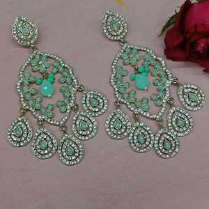 Boucles d'oreilles en pierre autrichienne plaquée or vert clair marché des bijoux fins 10581323LG bijoux - Product Image 1