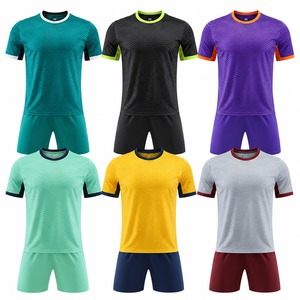 Ensemble de tenue de football pour hommes, maillot bleu, short rouge, chaussettes blanches, tissu respirant, impression sublimée, coupe régulière pour adultes - Product Image 6