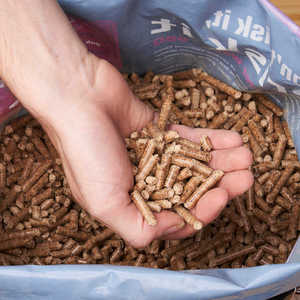 Granulés de bois (formes bâtonnets) – Achat en gros – Matière combustible propre et à combustion chaude pour cuisson et chauffage commercial – Forte demande - Product Image 1