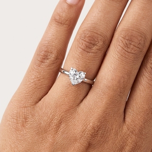 Anillo de Compromiso con Diamante Corte Corazón, Platino PT950, Joyería Clásica para Mujer - Product Image 5