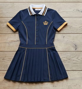 Robe de tennis bleu marine à manches courtes pour femme avec bordure dorée, jupe plissée, col chemise et boutons sur le devant, robes de netball pour femme - Product Image 1