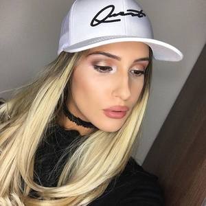 Gorra Trucker de 6 Paneles de Algodón de Marca Privada, Diseño Moderno y Minimalista, Fabricación Profesional, Personalización de Marca, Venta al Por Mayor, Panel Frontal - Product Image 6