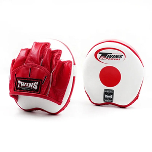 Guantes de Boxeo Personalizados de Cuero Genuino Rojo y Blanco con Contorno Protector para Entrenamiento de Muay Thai - Product Image 1