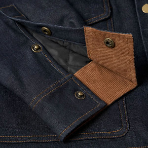 Veste en jean bleu foncé pour homme avec col marron, fermeture à boutons, poches poitrine, style workwear, coupe classique, pour l'automne - Product Image 4