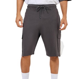 Conjunto de dos piezas gris y blanco para hombre, camiseta de manga corta extragrande y pantalones cortos tipo cargo, conjunto informal de verano para calle - Product Image 5