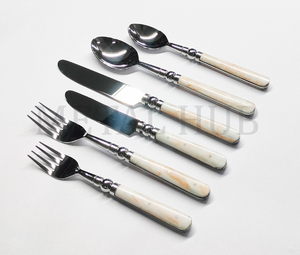 Ensemble de couverts Off White Distress en acier inoxydable avec manche en résine, service de 6 pièces, finition argent brillant, vaisselle de luxe - Product Image 5