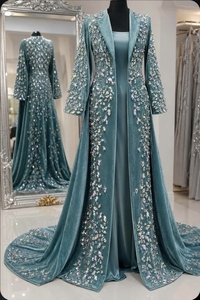 Robe de soirée de luxe en velours bleu sarcelle ornée de cristaux, sans manches, longueur ras du sol, coupe trompette/sirène, style kaftan - Product Image 2