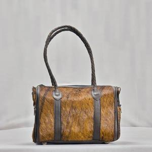Bolsa de Viaje de Cuero Genuino de Lujo, Color Marrón, con Asa Superior y Cierre de Cremallera, Diseño Resistente para Viajes - Product Image 1