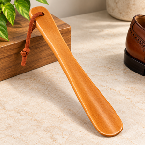 Chausse-pied en bois artisanal avec sangle en cuir, bois poli lisse, aide au portage des chaussures pour l'entrée - Product Image 5
