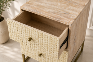 Mesa de Noche Tejida Estilo Boho con 2 Cajones, Mesa Auxiliar con Superficie de Madera y Patas de Metal, Mueble de Almacenamiento para Dormitorio - Product Image 5