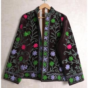 Manteau en velours brodé Suzani indien, fait main, style bohème, floral, veste ethnique pour femmes, design de créateur - Product Image 2